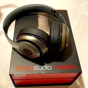 Beats by Dre (Beats studio Wireless)
